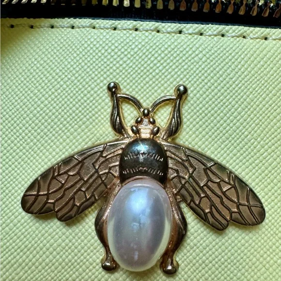 Yellow Unbranded Crossbody Bag with Bee Accent - Picture 6 of 7